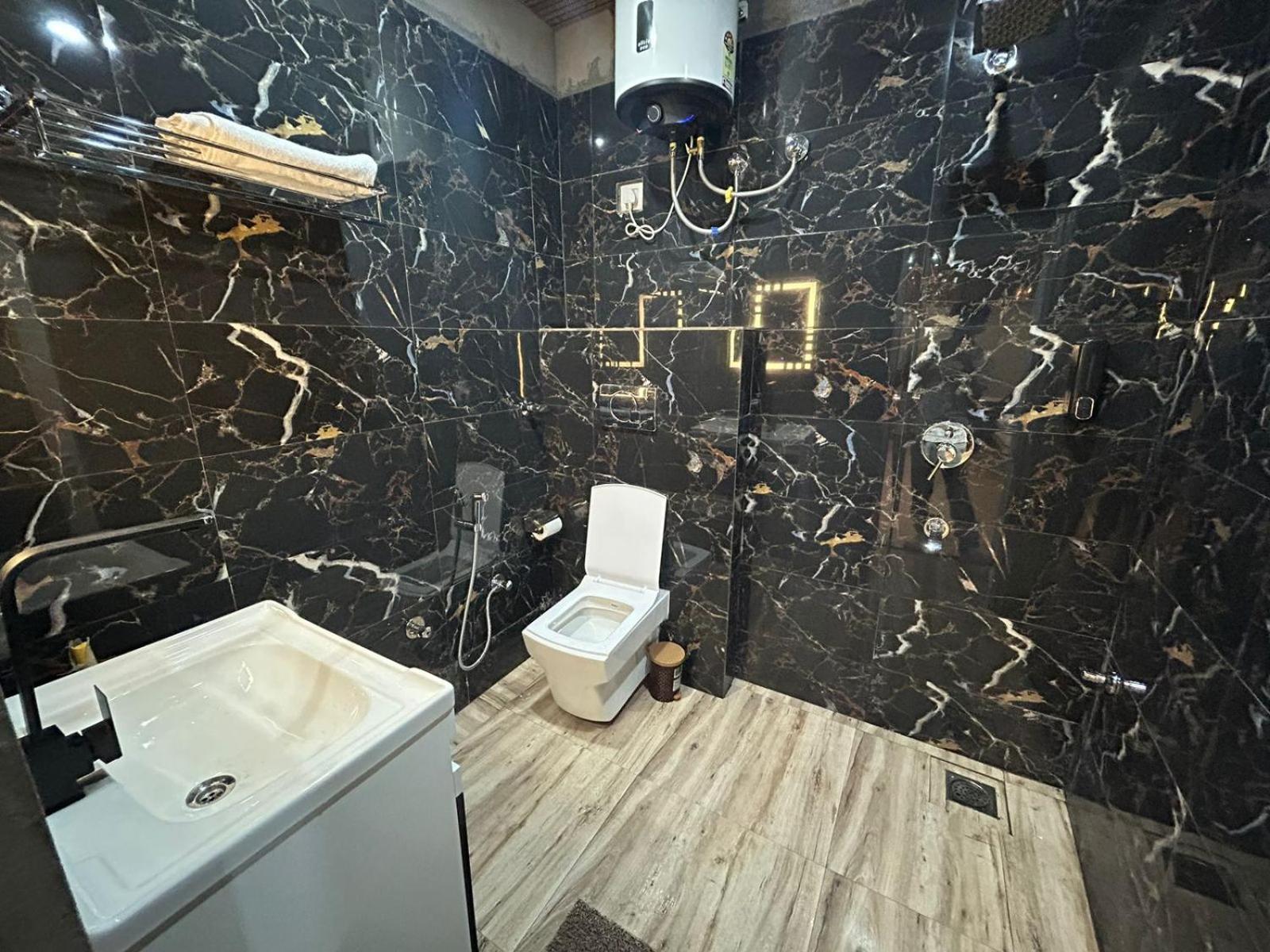 Hotel Dev Ganga Rishīkesh Dış mekan fotoğraf