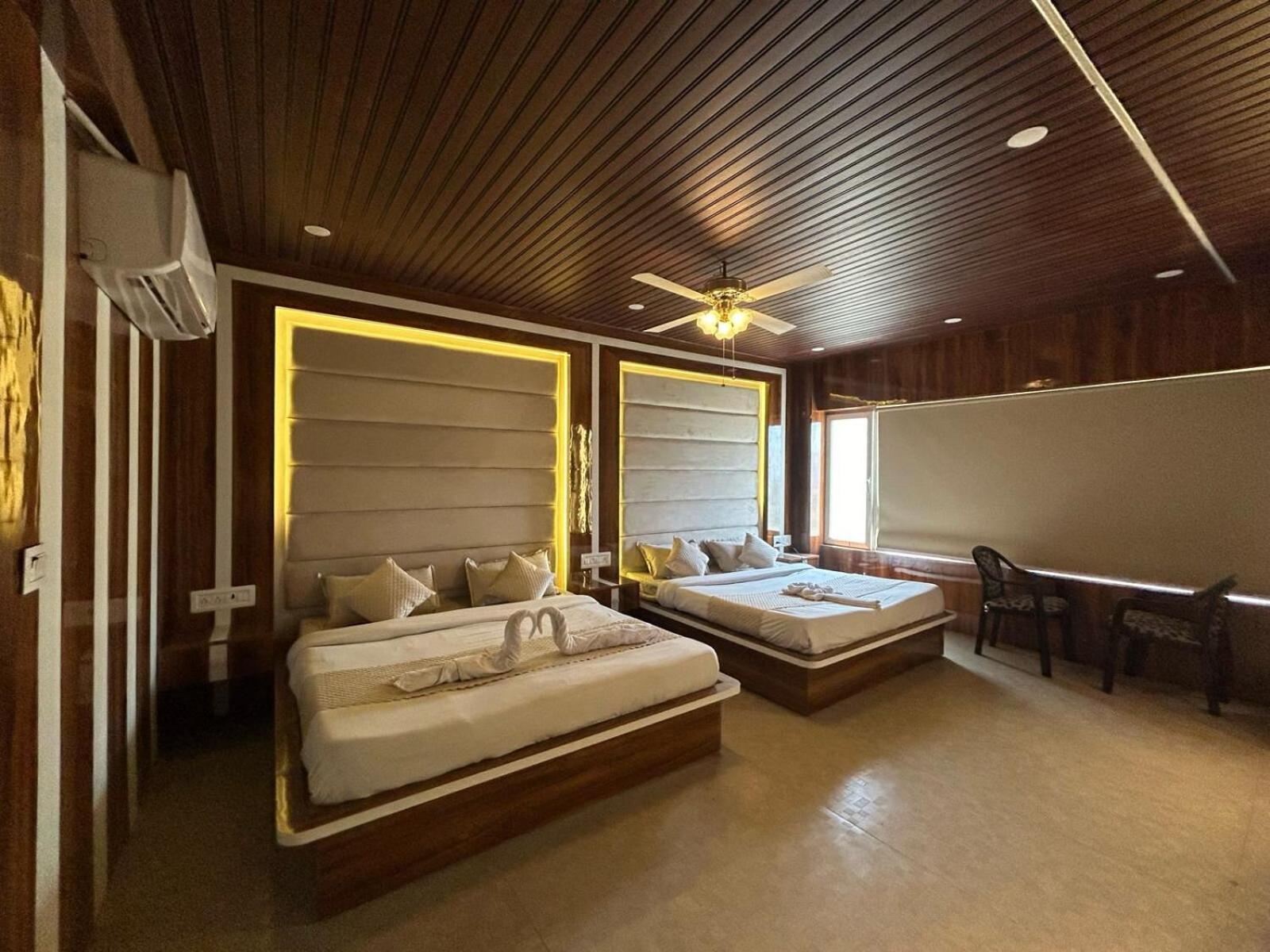 Hotel Dev Ganga Rishīkesh Dış mekan fotoğraf